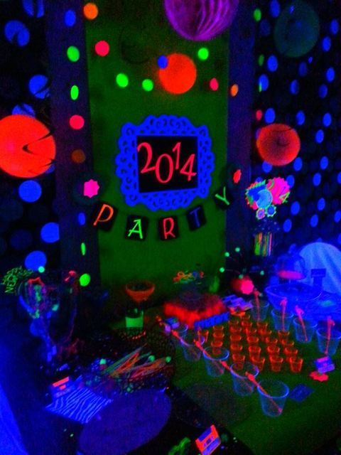 Be Unique and Throw a Glow in the Dark New Year’s Party This Year!